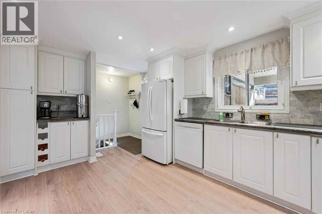 172 Laurentian Drive — photo 12