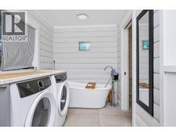 354 Headlands Road, Gibsons, BC V0N1V8 Photo 11