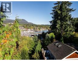 354 Headlands Road, Gibsons, BC V0N1V8 Photo 13
