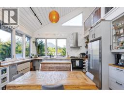 354 Headlands Road, Gibsons, BC V0N1V8 Photo 6