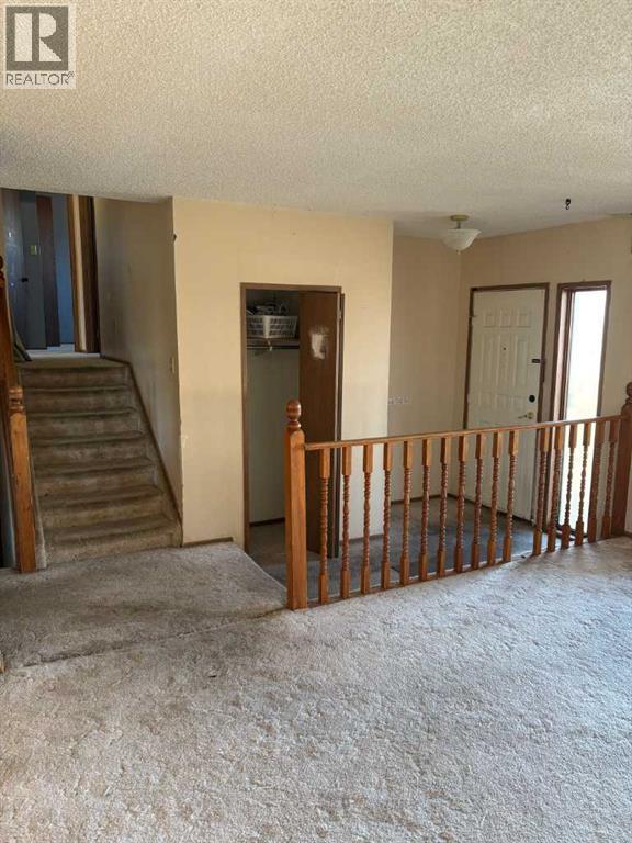 Listing photo – 5138 48 Street, Lacombe