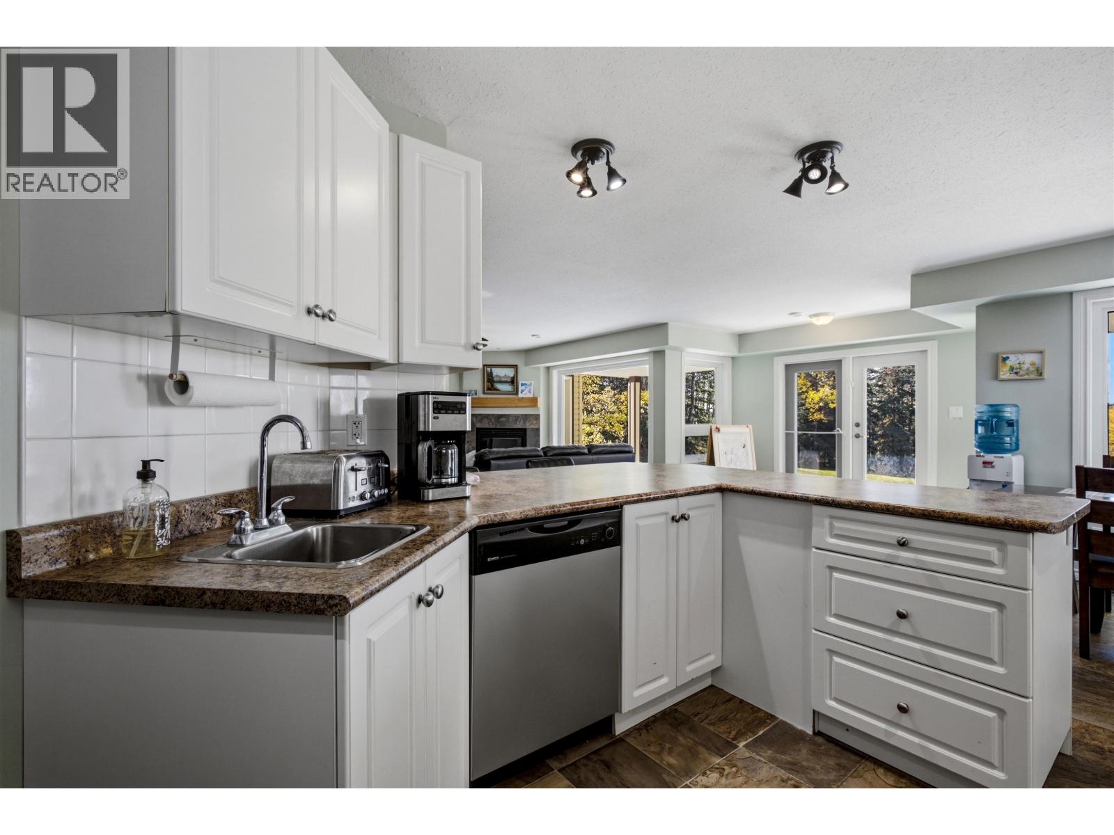 44 VALLEY ROAD - 25