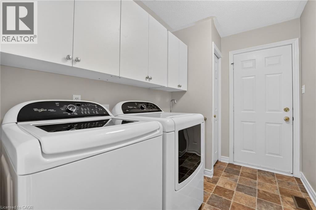 90 Victor Boulevard — photo 19