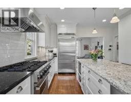 4pc Bathroom - 3015 2 Street Sw, Calgary, AB T2S1T4 Photo 12