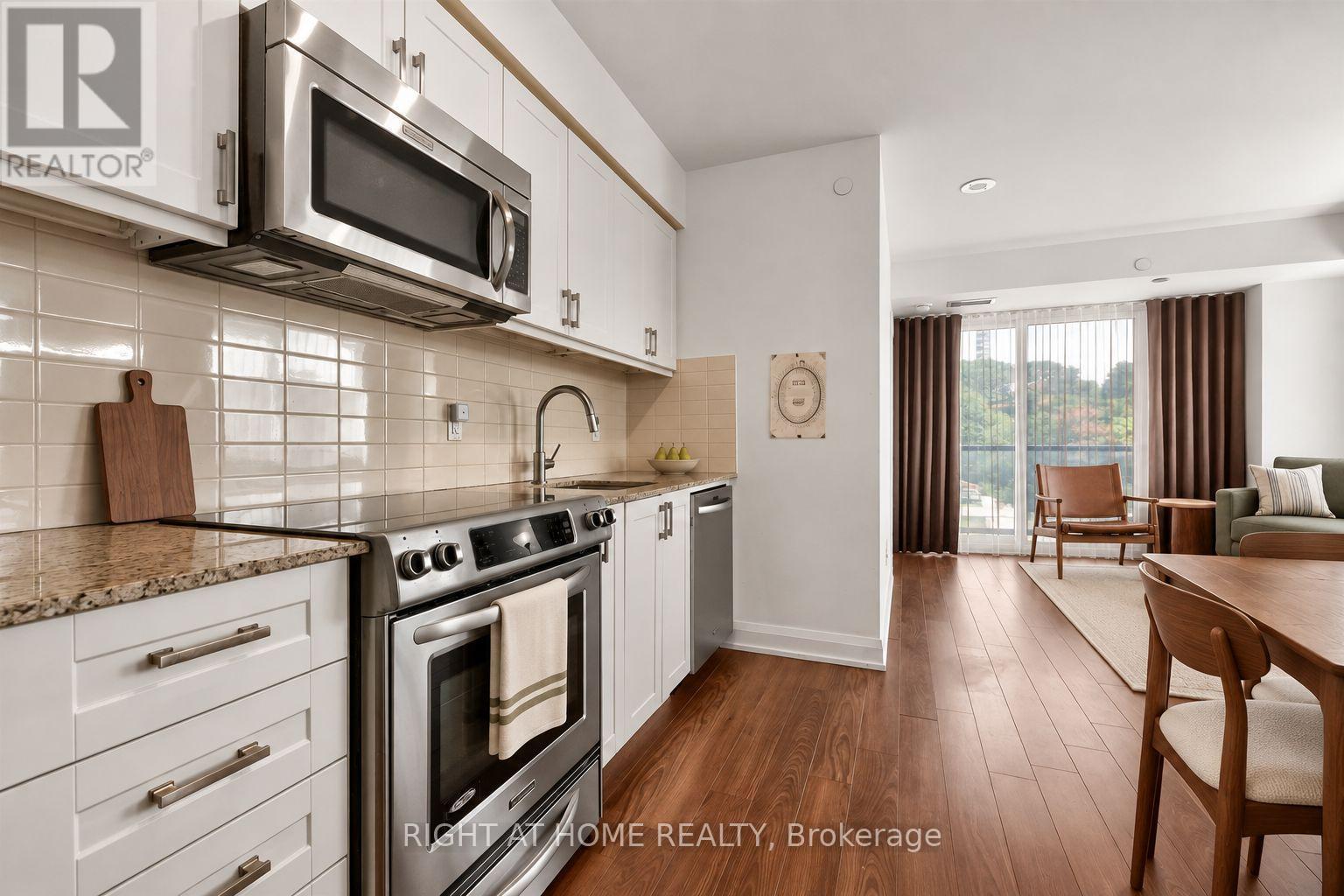 #509 18 GRAYDON HALL DRIVE - 11