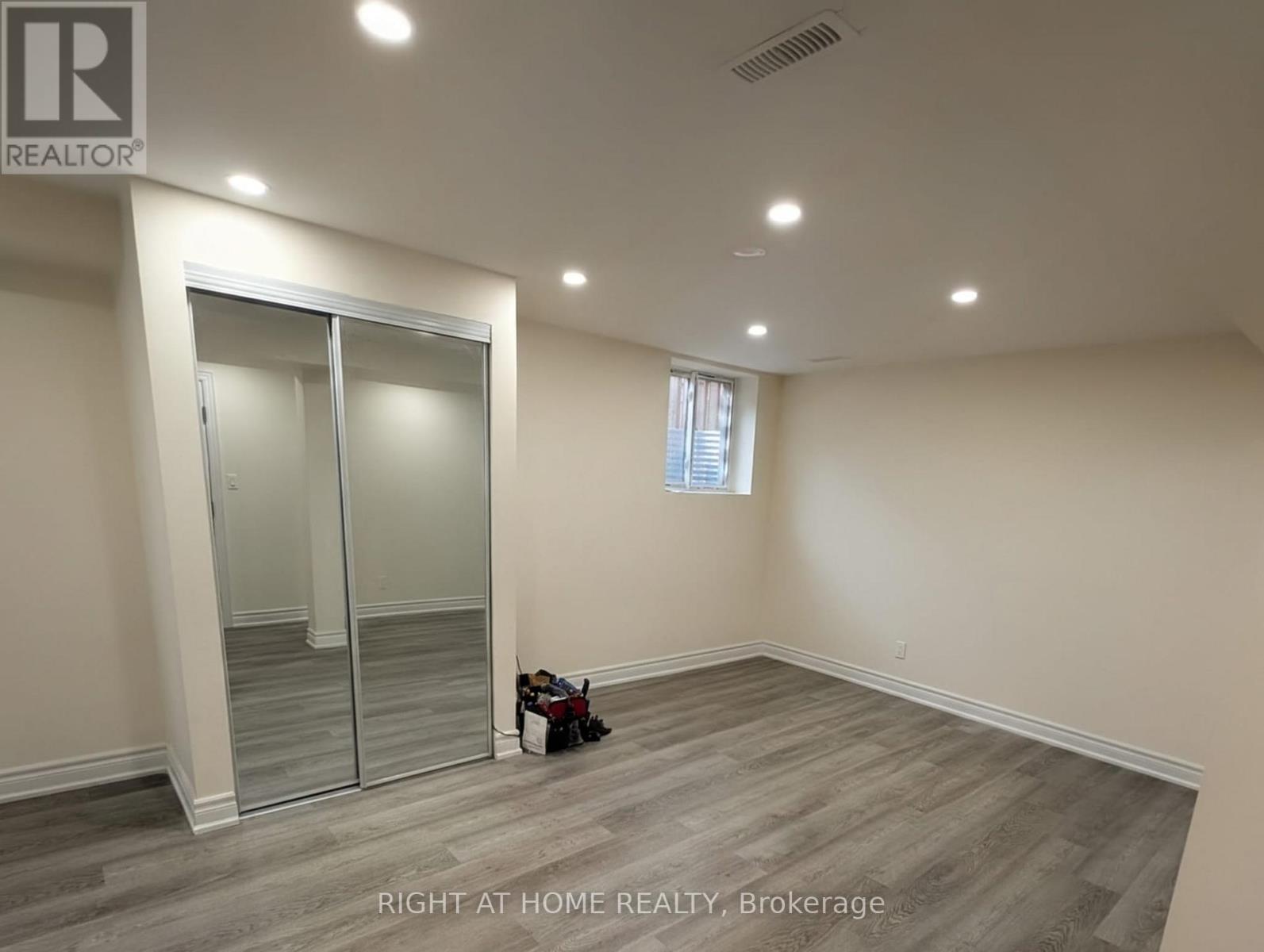 Bsmt- 8 Mantell Crescent, Ajax, ON photo 6