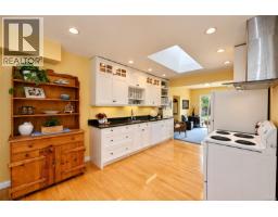 1635 Fairfield Rd, Victoria, BC V8S1G4 Photo 11