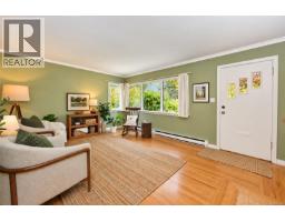Family room - 1635 Fairfield Rd, Victoria, BC V8S1G4 Photo 6