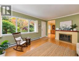 Kitchen - 1635 Fairfield Rd, Victoria, BC V8S1G4 Photo 8