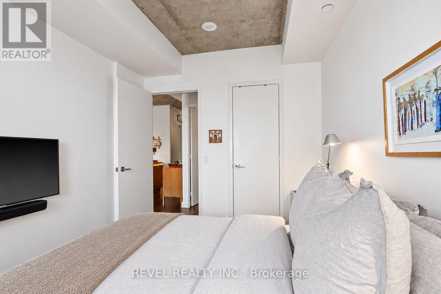 1030 King Street West — photo 11