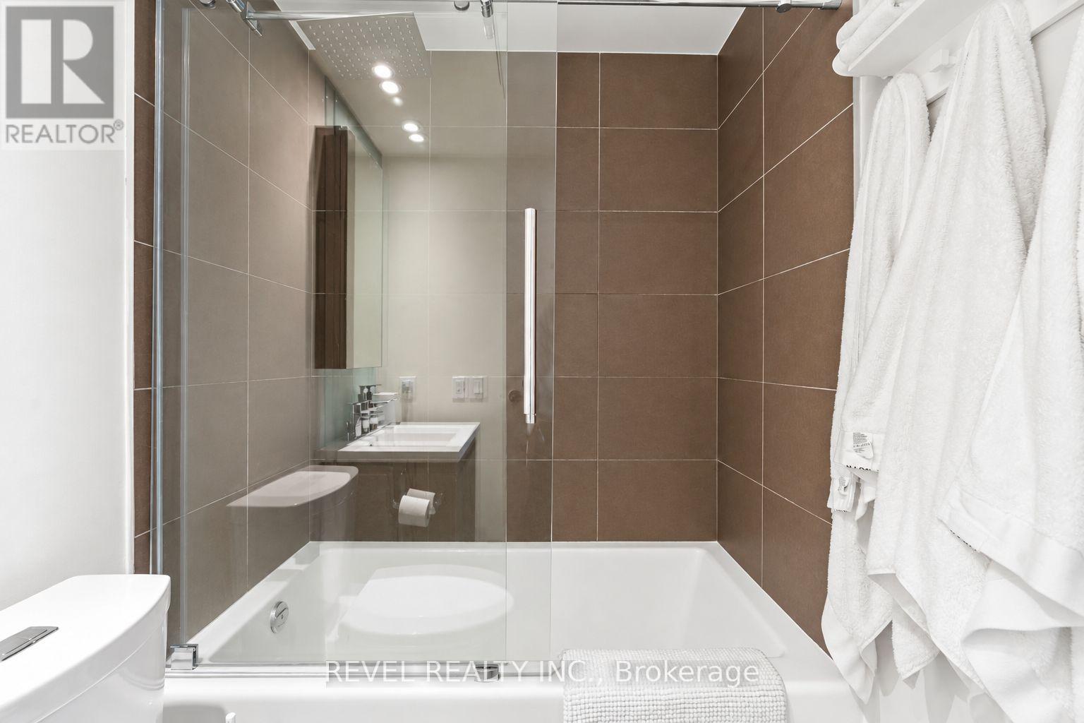 1030 King Street West — photo 13