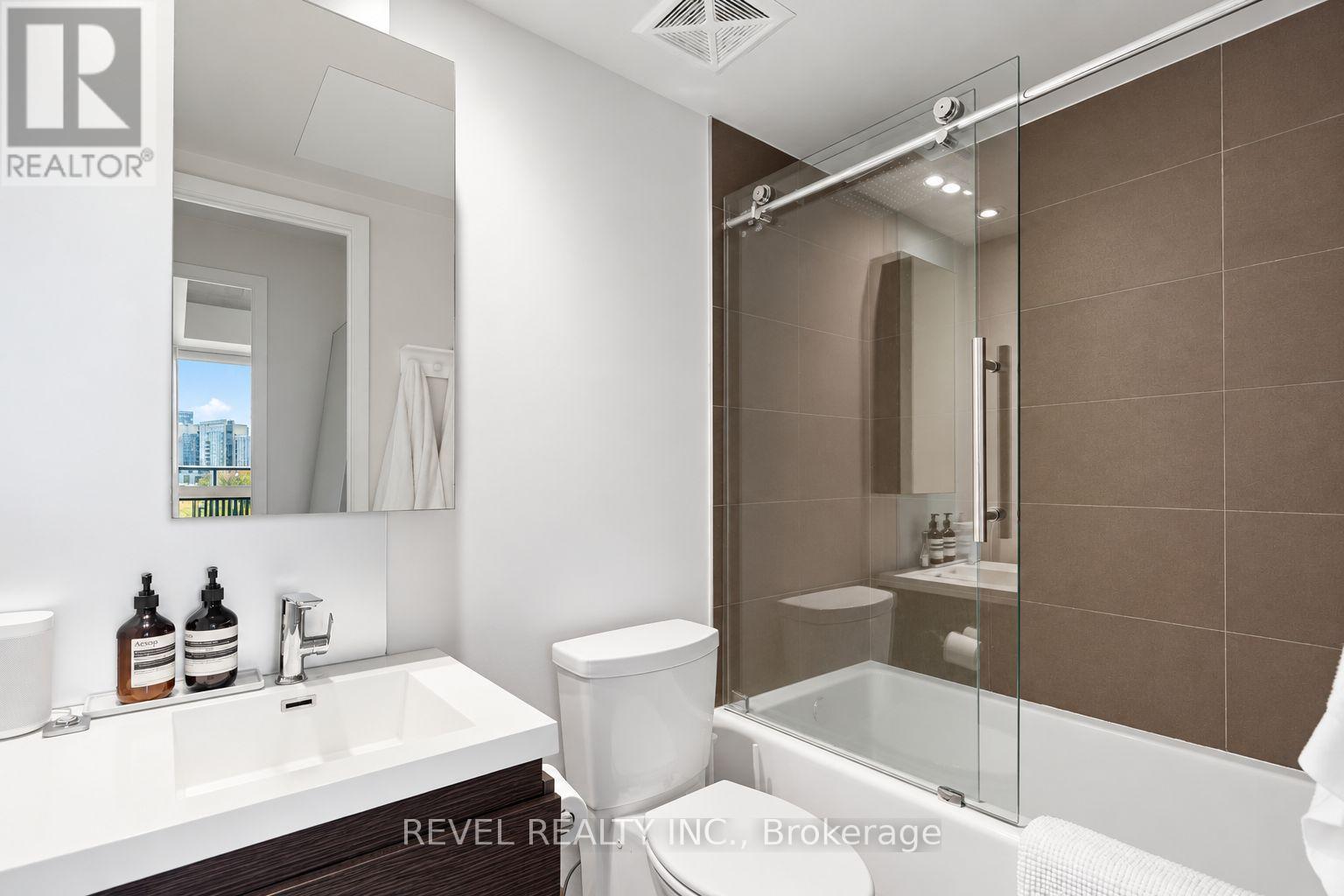1030 King Street West — photo 12