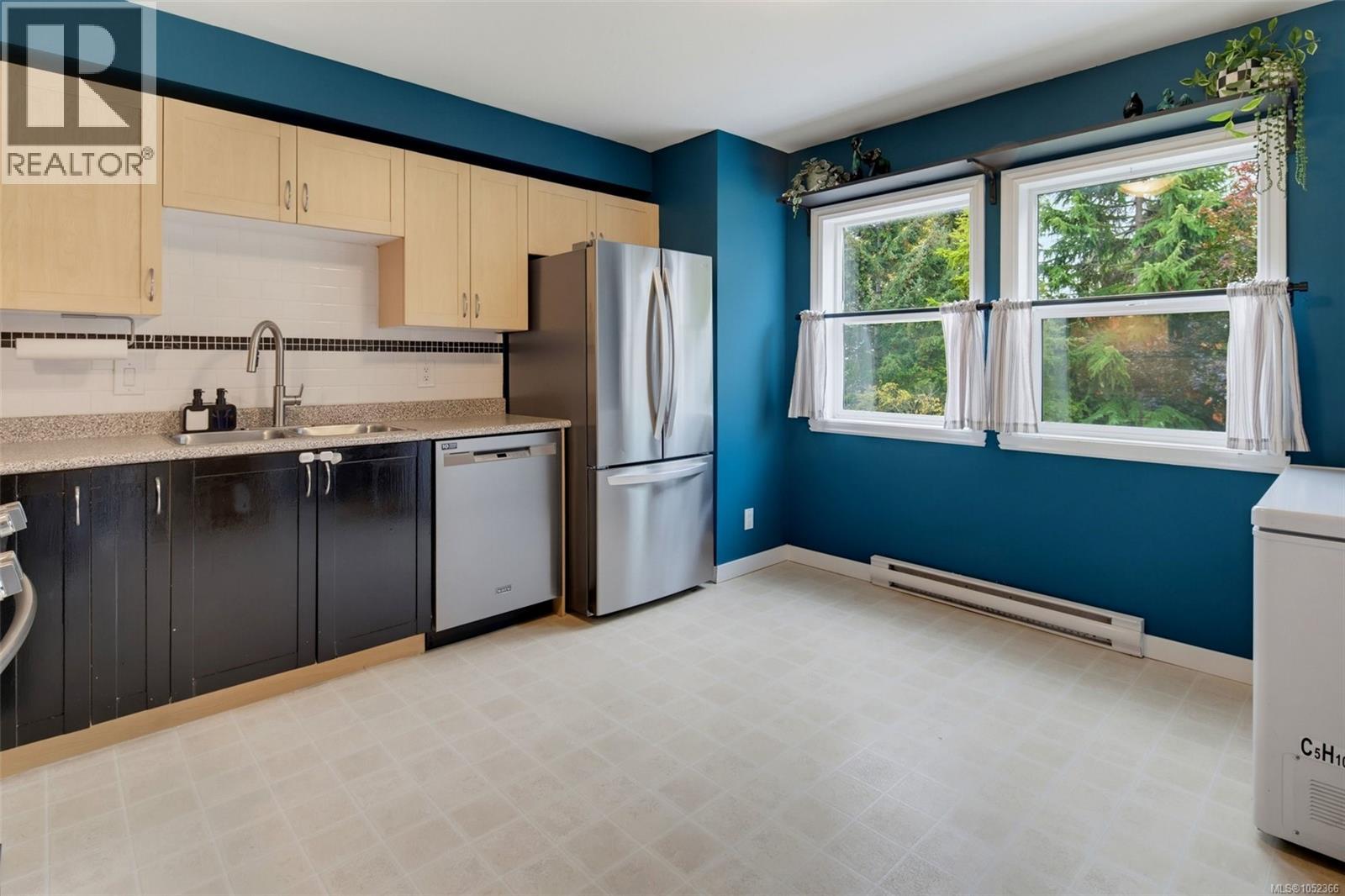#3 1953 Lisnoe Ave - 11