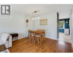 Living room - 3 1953 Lisnoe Ave, Central Saanich, BC V8M2J9 Photo 10