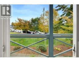3 1953 Lisnoe Ave, Central Saanich, BC V8M2J9 Photo 18