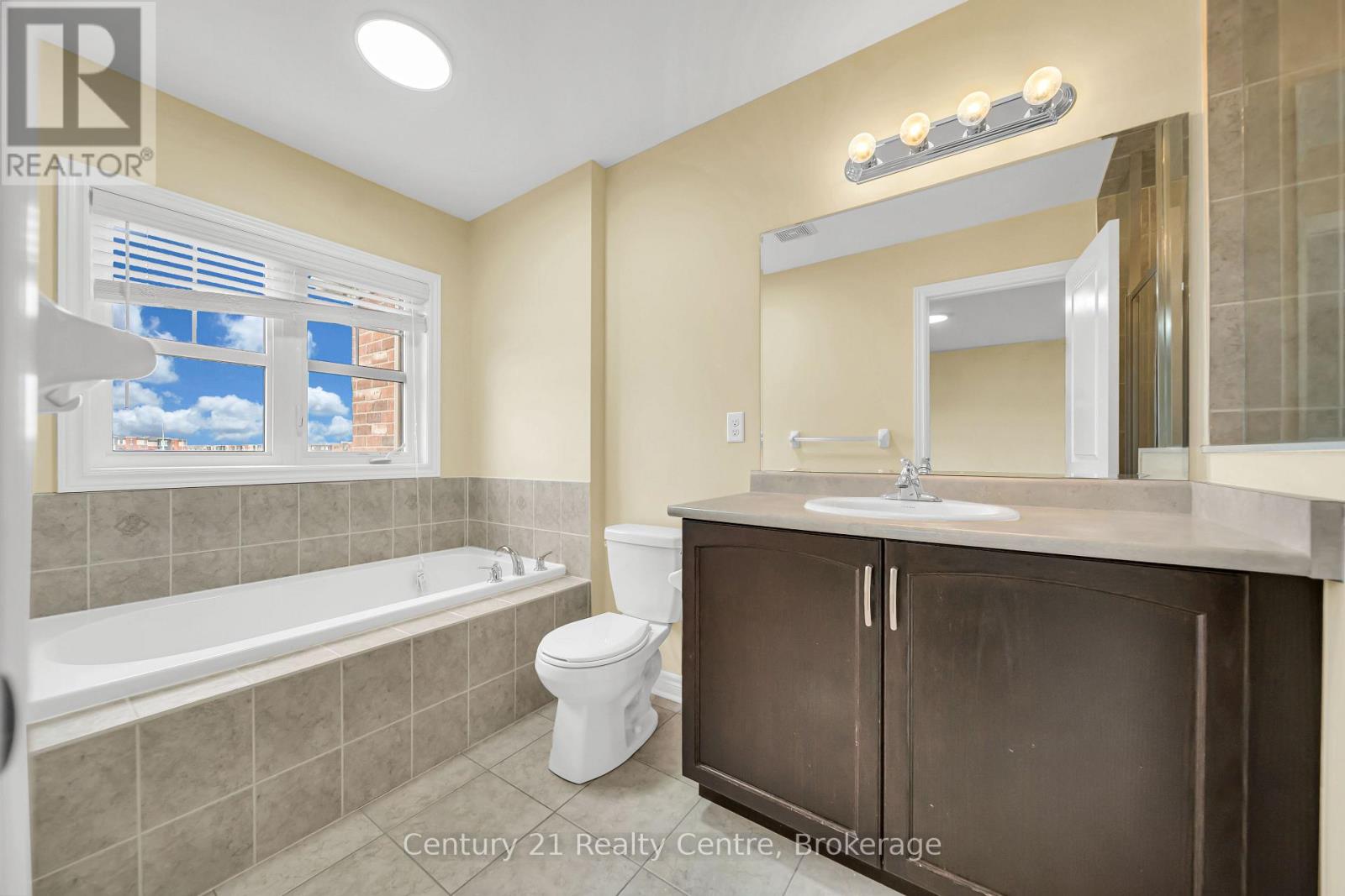20 Hogan Manor Drive, Brampton, ON photo 32