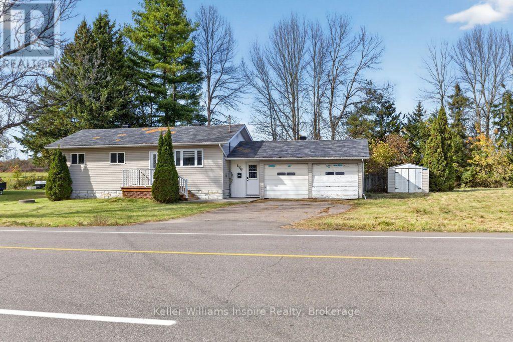 198 DRIVE IN ROAD, Laurentian Valley