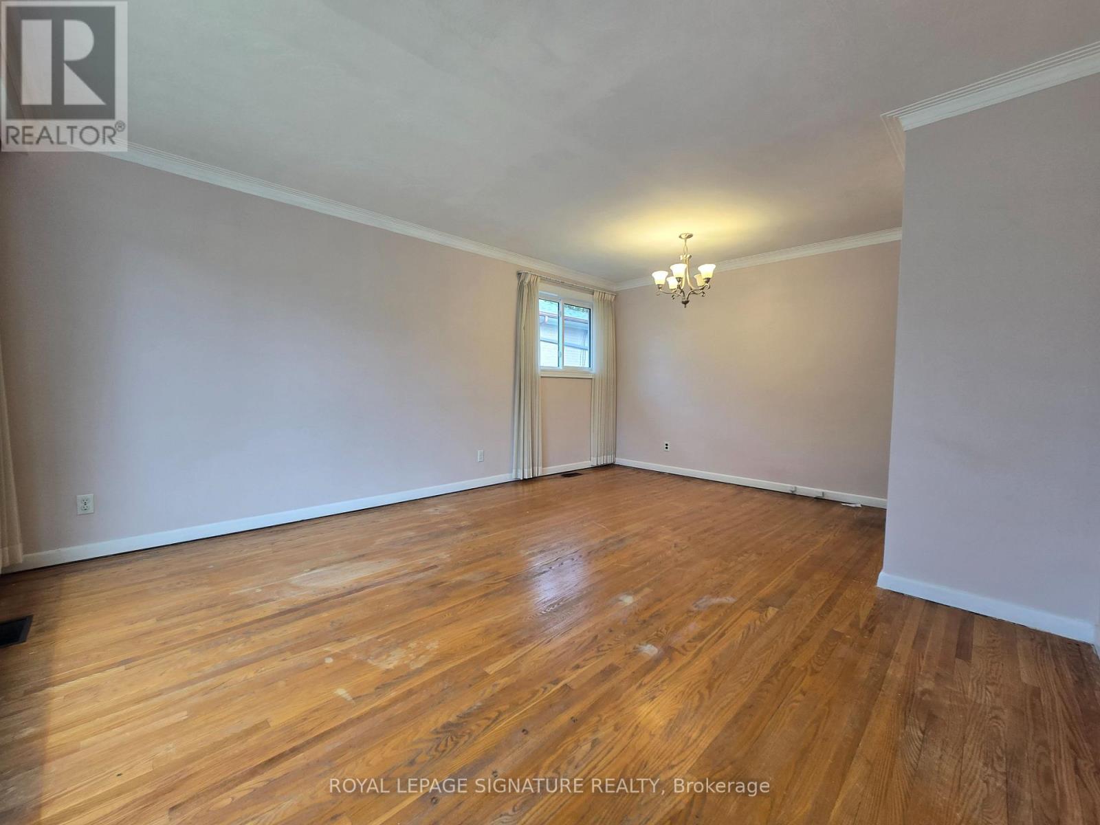 7 Scotchdale Avenue, Toronto, ON photo 7