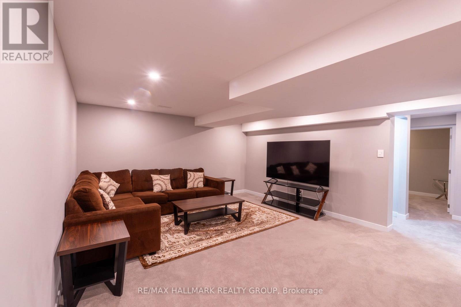 305 Oxer Place South — photo 31