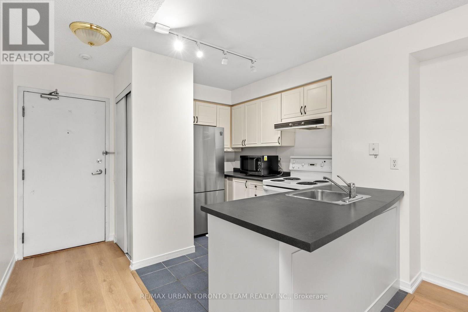 #505- 140 Bathurst Street, Toronto, ON photo 8