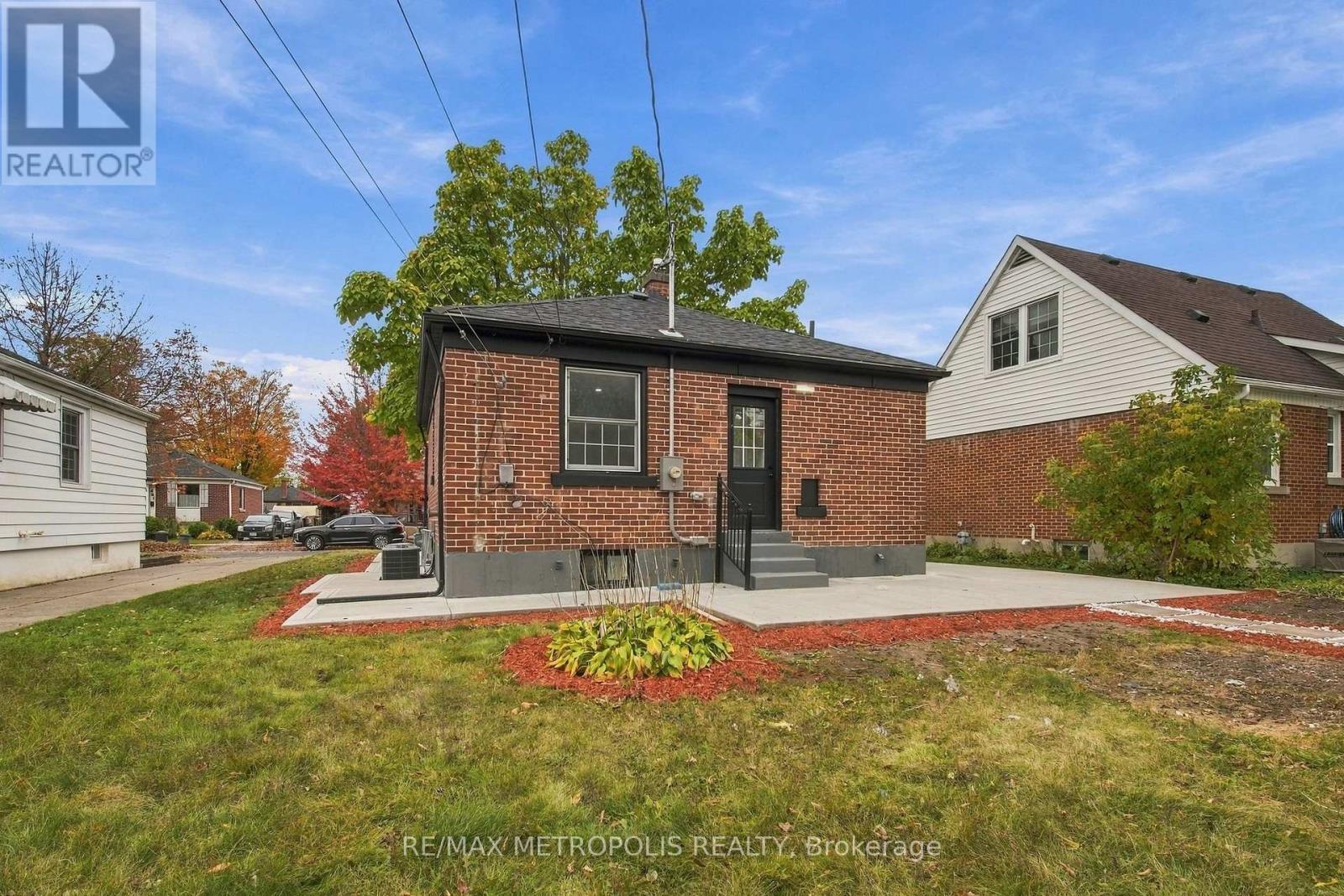 488 MCKELLAR STREET - 28