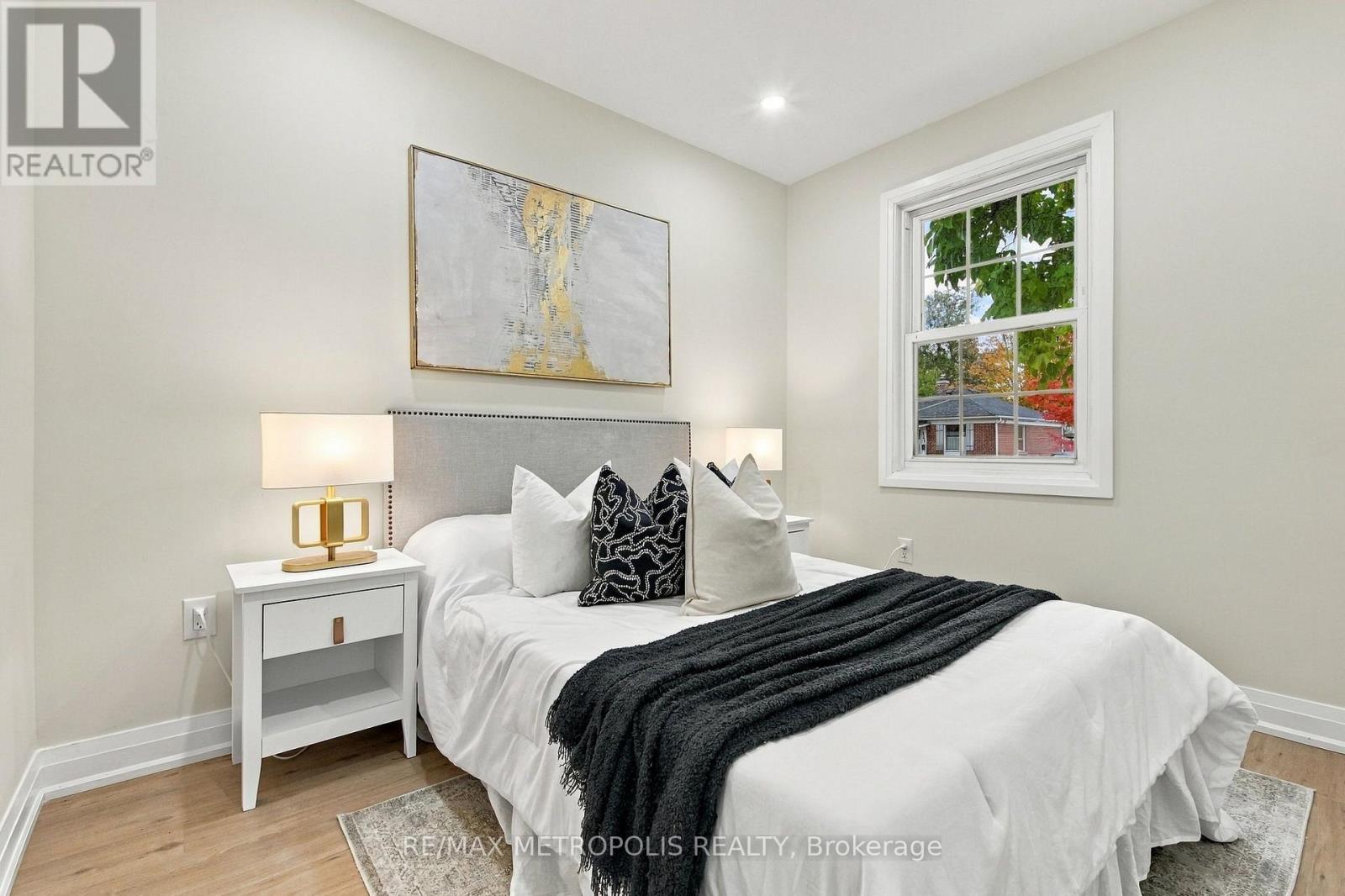 488 MCKELLAR STREET - 11