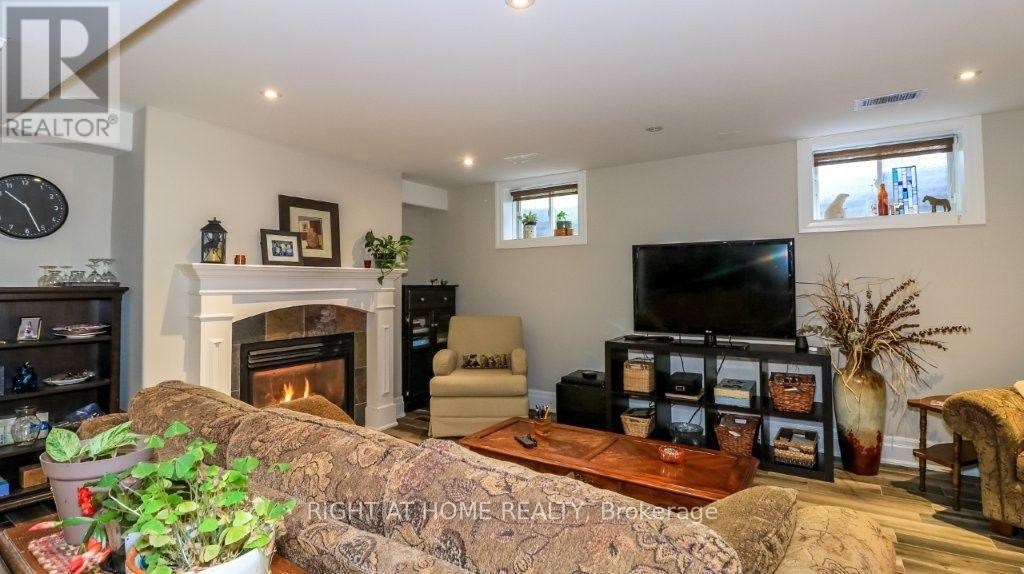 44 HIGHLAND DRIVE - 38