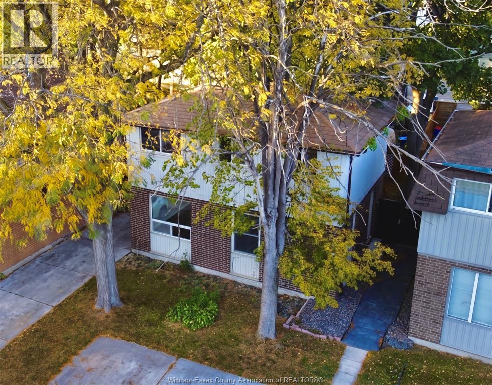 9370 AIRE COURT, Windsor — photo 4