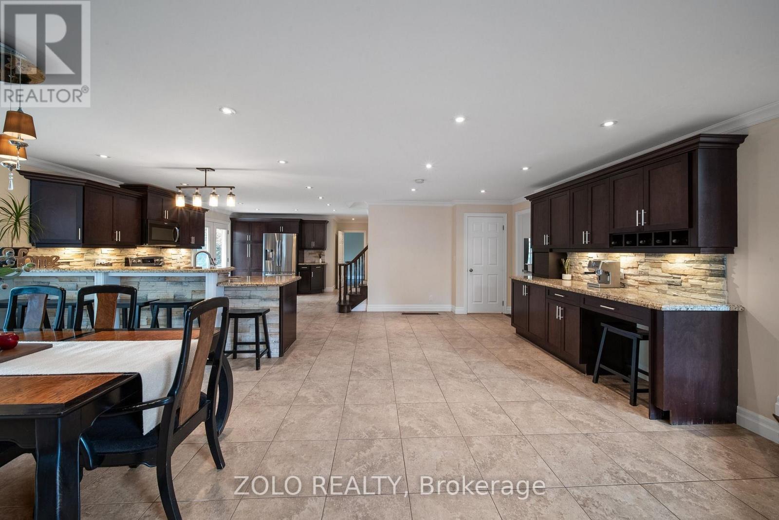 6911b Hickling Crescent — photo 15