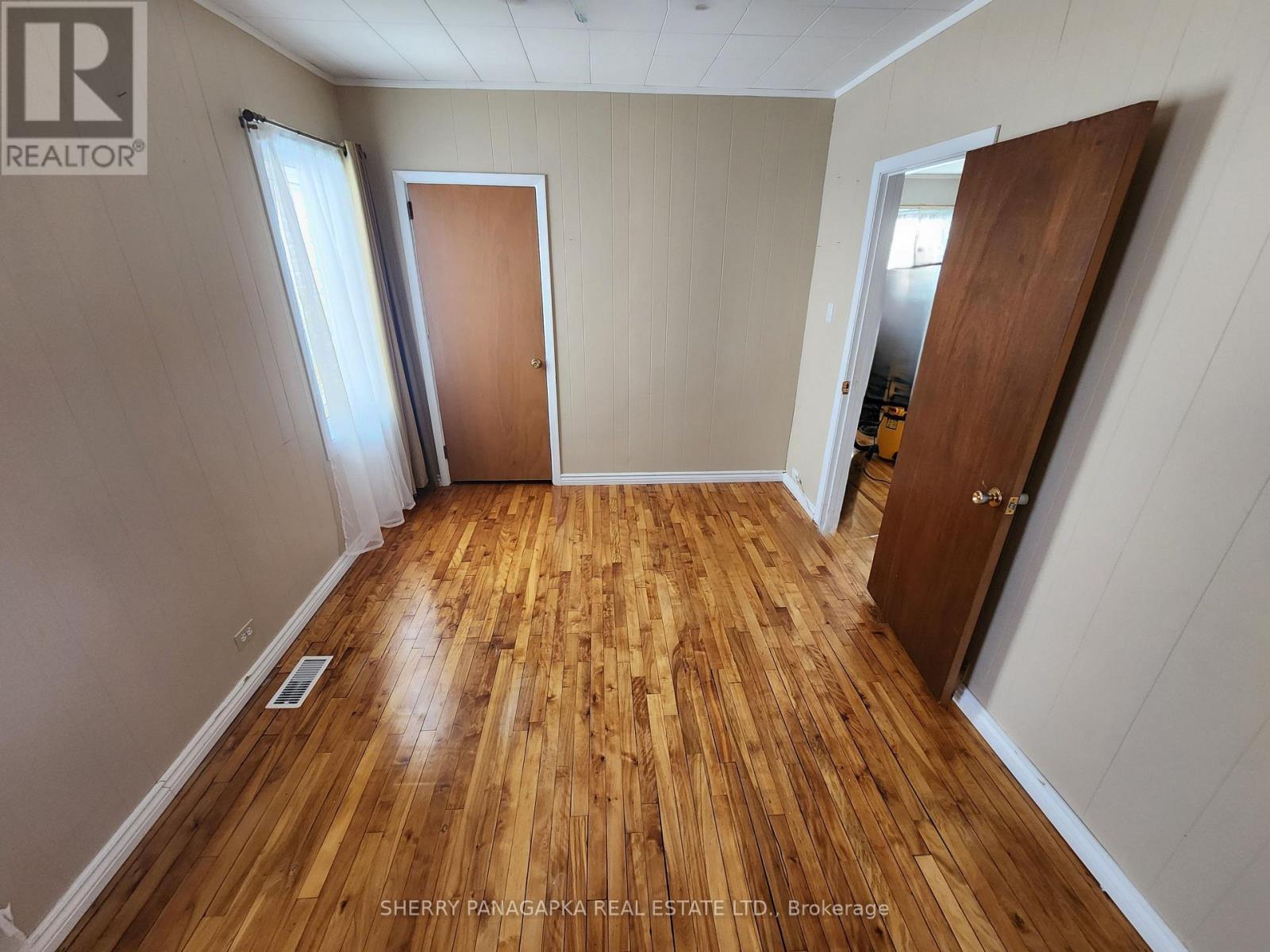 16 TAYLOR AVENUE - 15