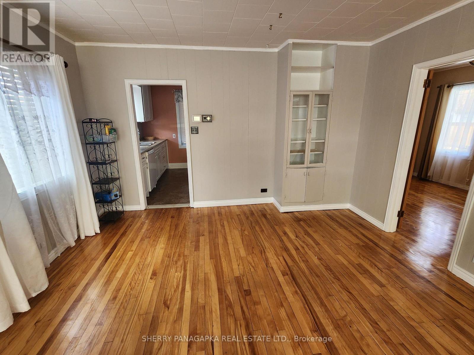16 TAYLOR AVENUE - 5