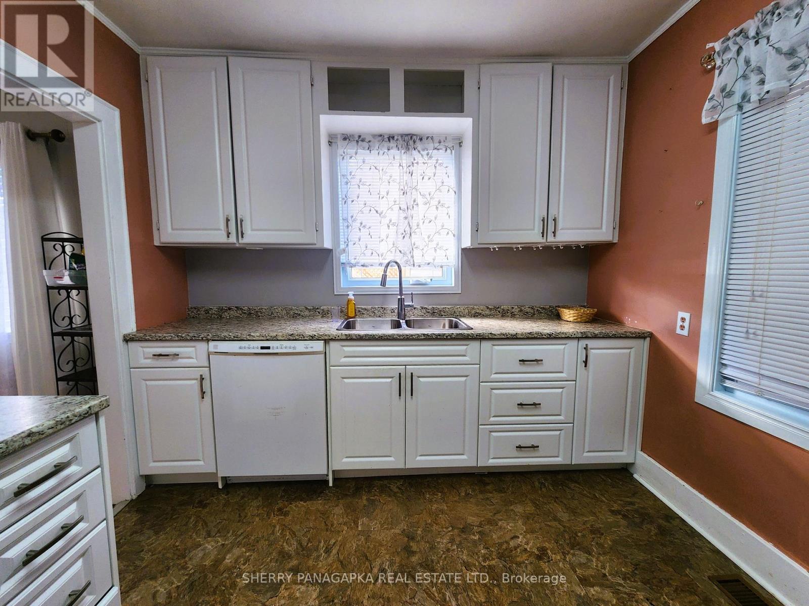 16 TAYLOR AVENUE, Kirkland Lake — photo 9