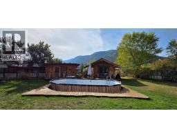 Kitchen - 468 Sixth Avenue, Midway, BC V0H1M0 Photo 9