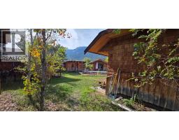 468 Sixth Avenue, Midway, BC V0H1M0 Photo 16