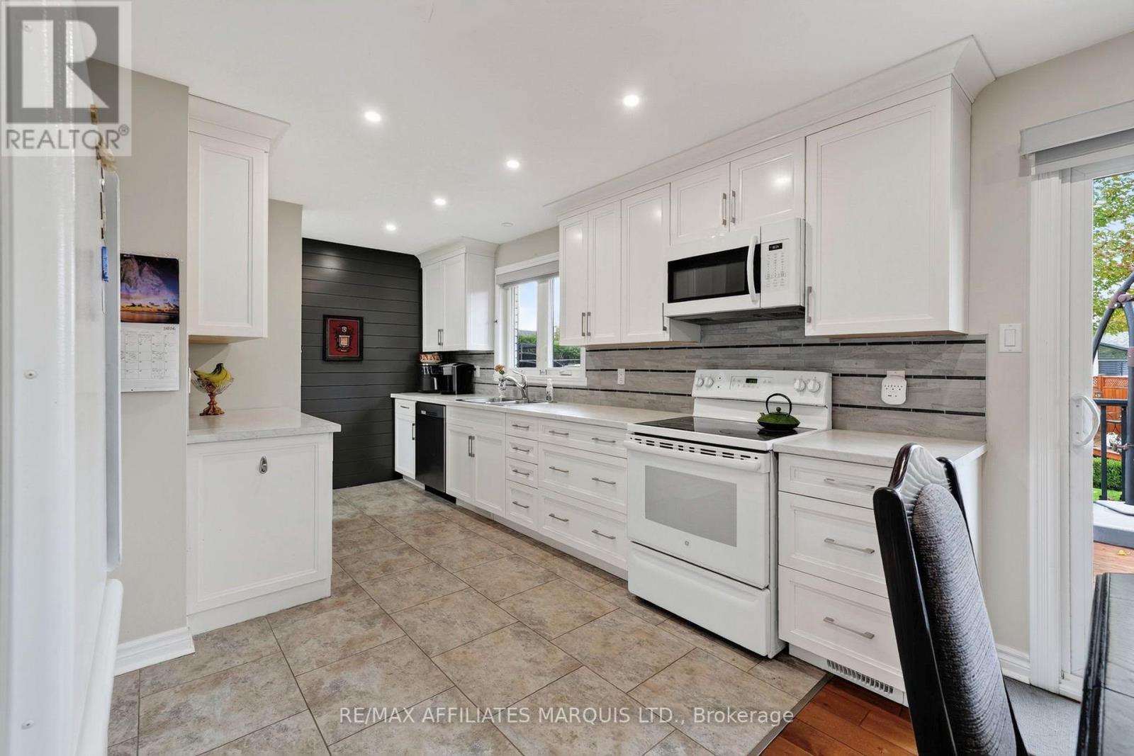 527 BLOSSOM PARK DRIVE, Cornwall — photo 10