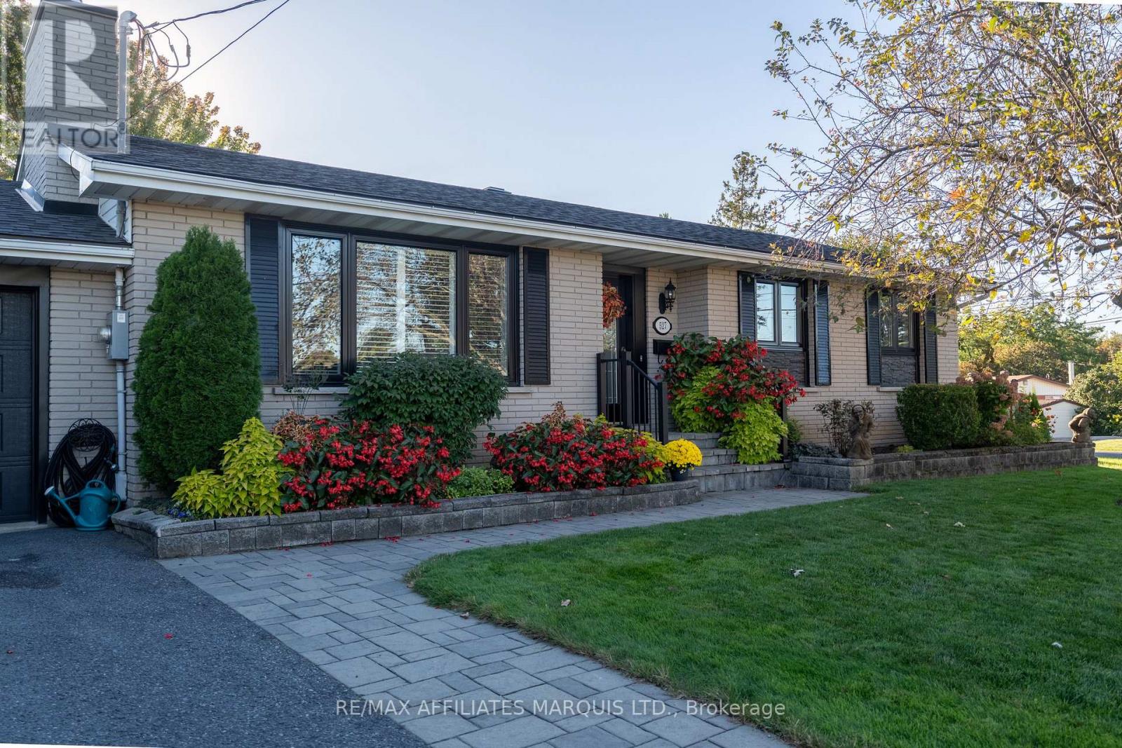527 BLOSSOM PARK DRIVE, Cornwall — photo 3