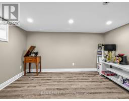 867 Glencairn Avenue, Toronto, ON M6B2A4 Photo 22