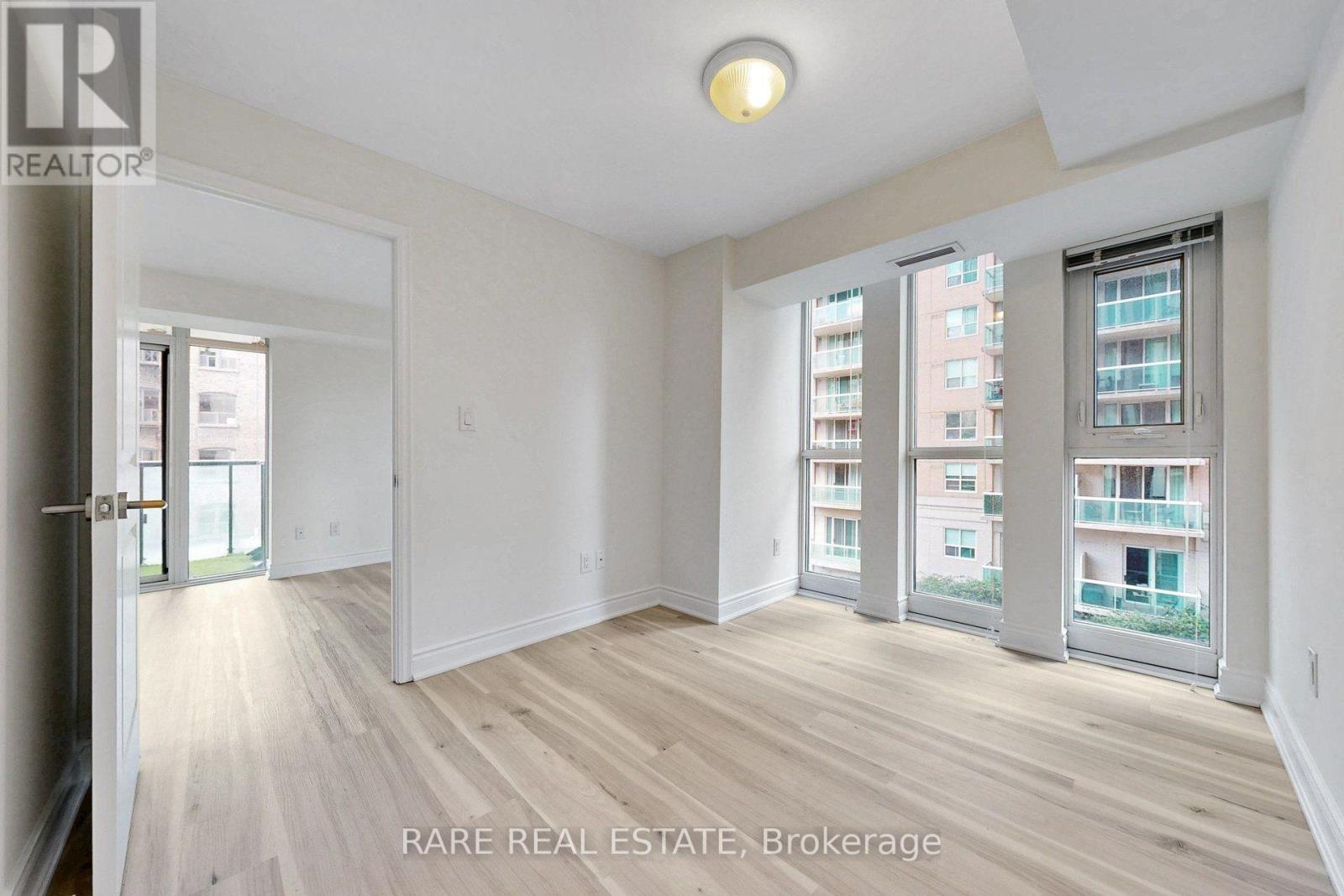 #512 400 ADELAIDE STREET E - 24