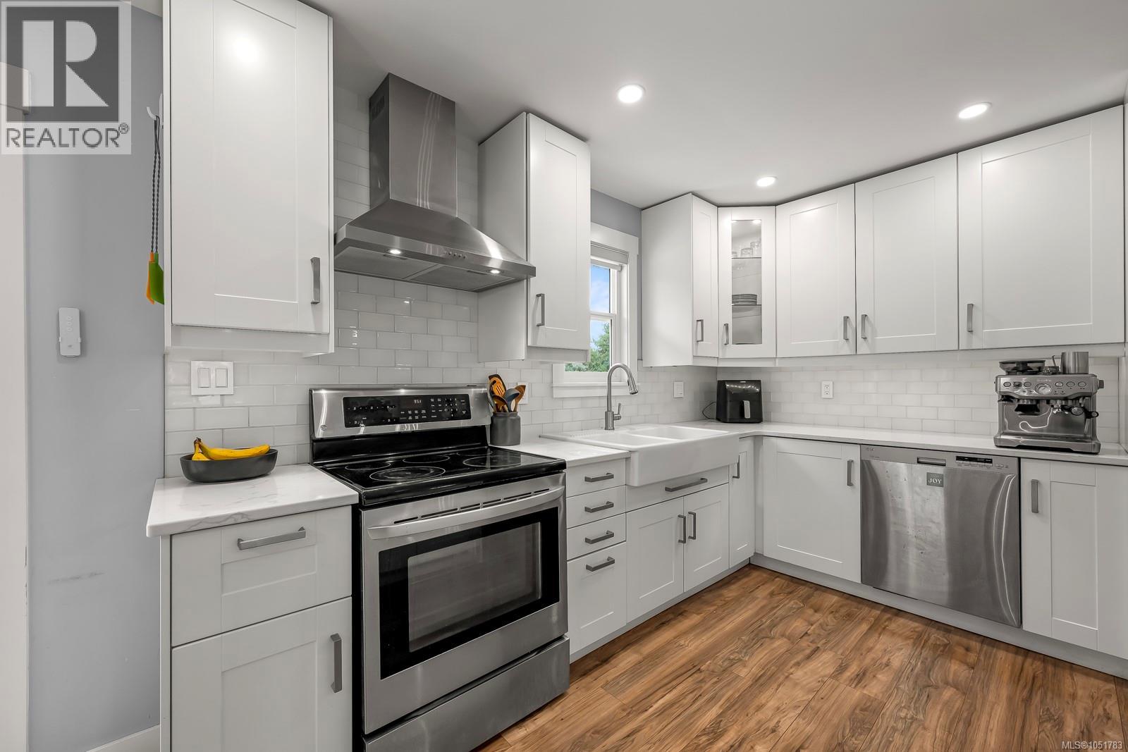 554 Cormorant St - 15