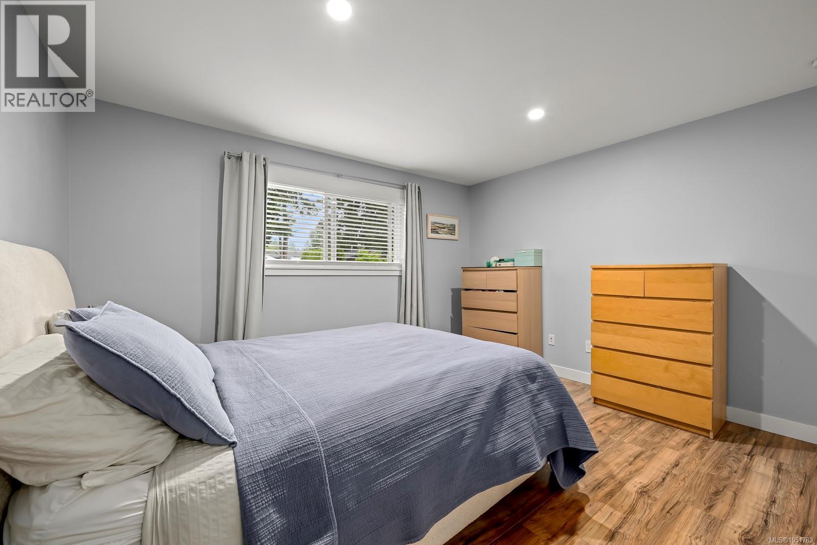 554 Cormorant St - 24