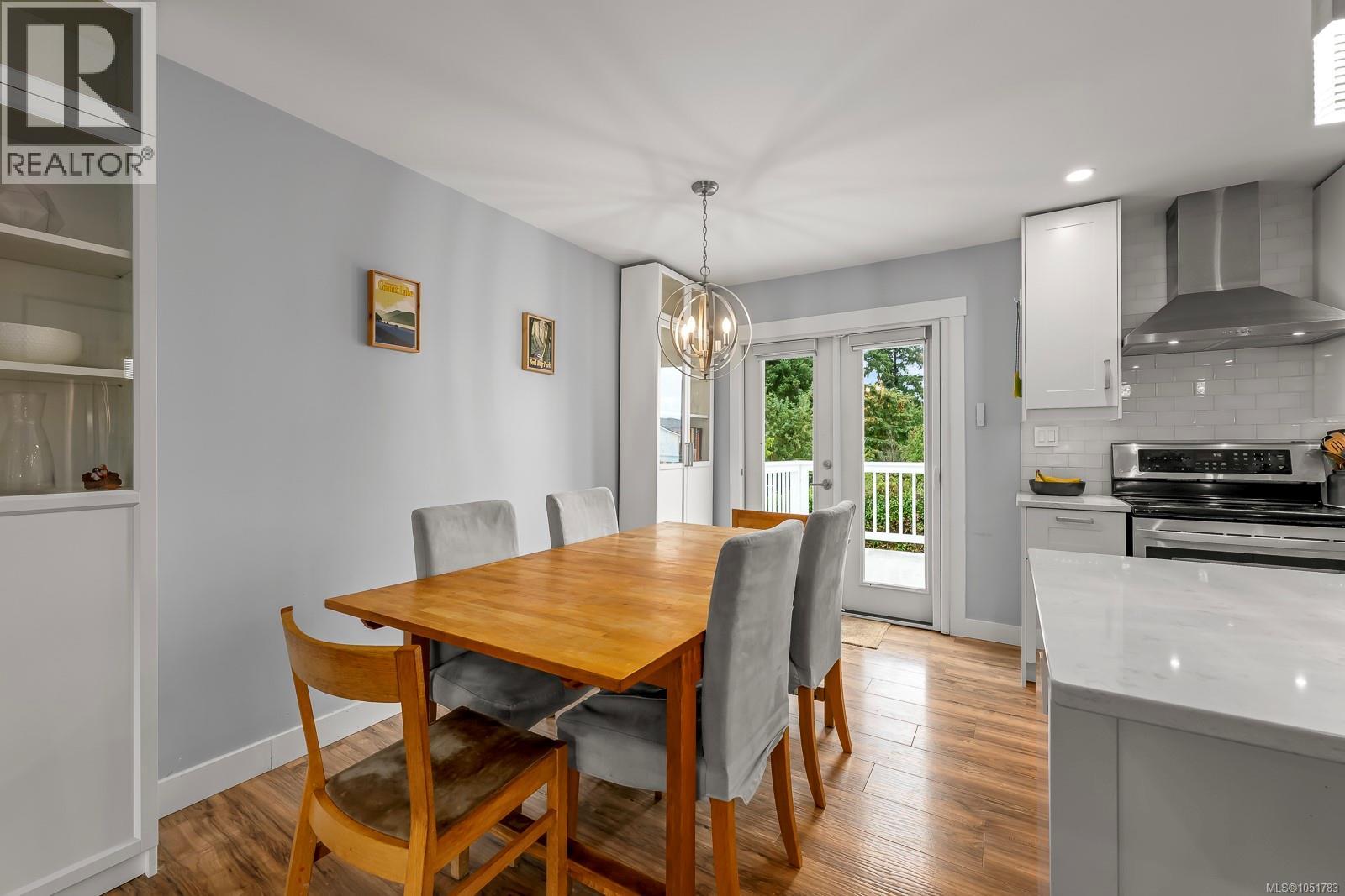 554 Cormorant St - 13