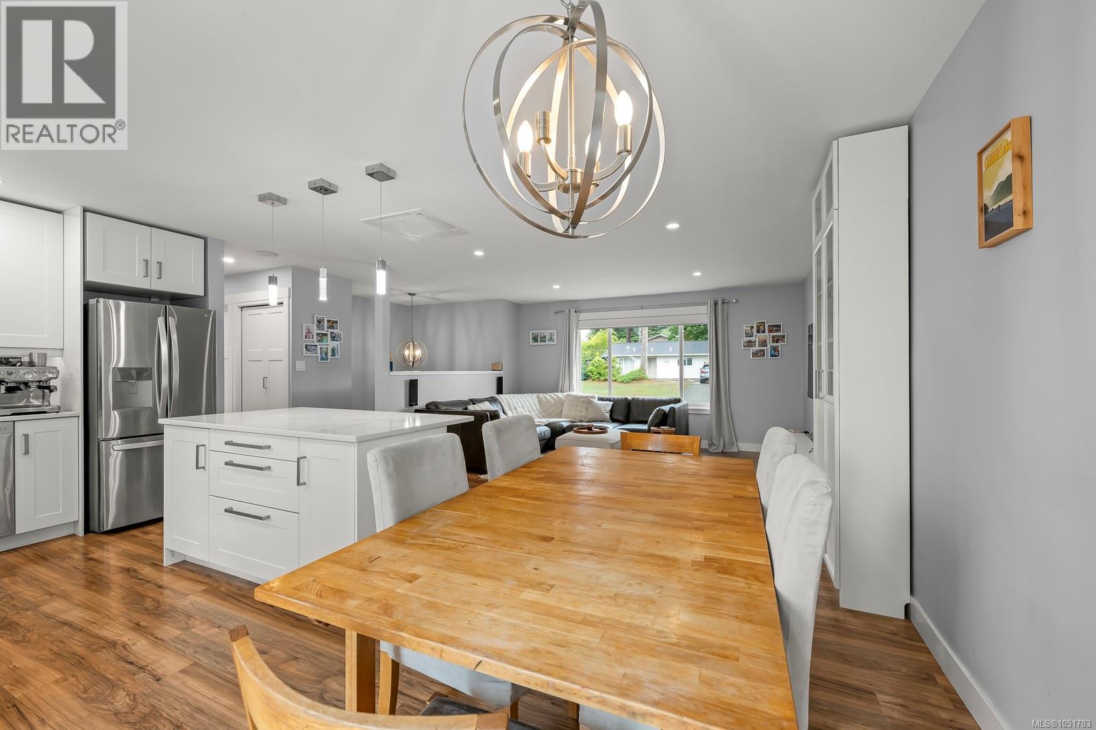 554 Cormorant St - 16