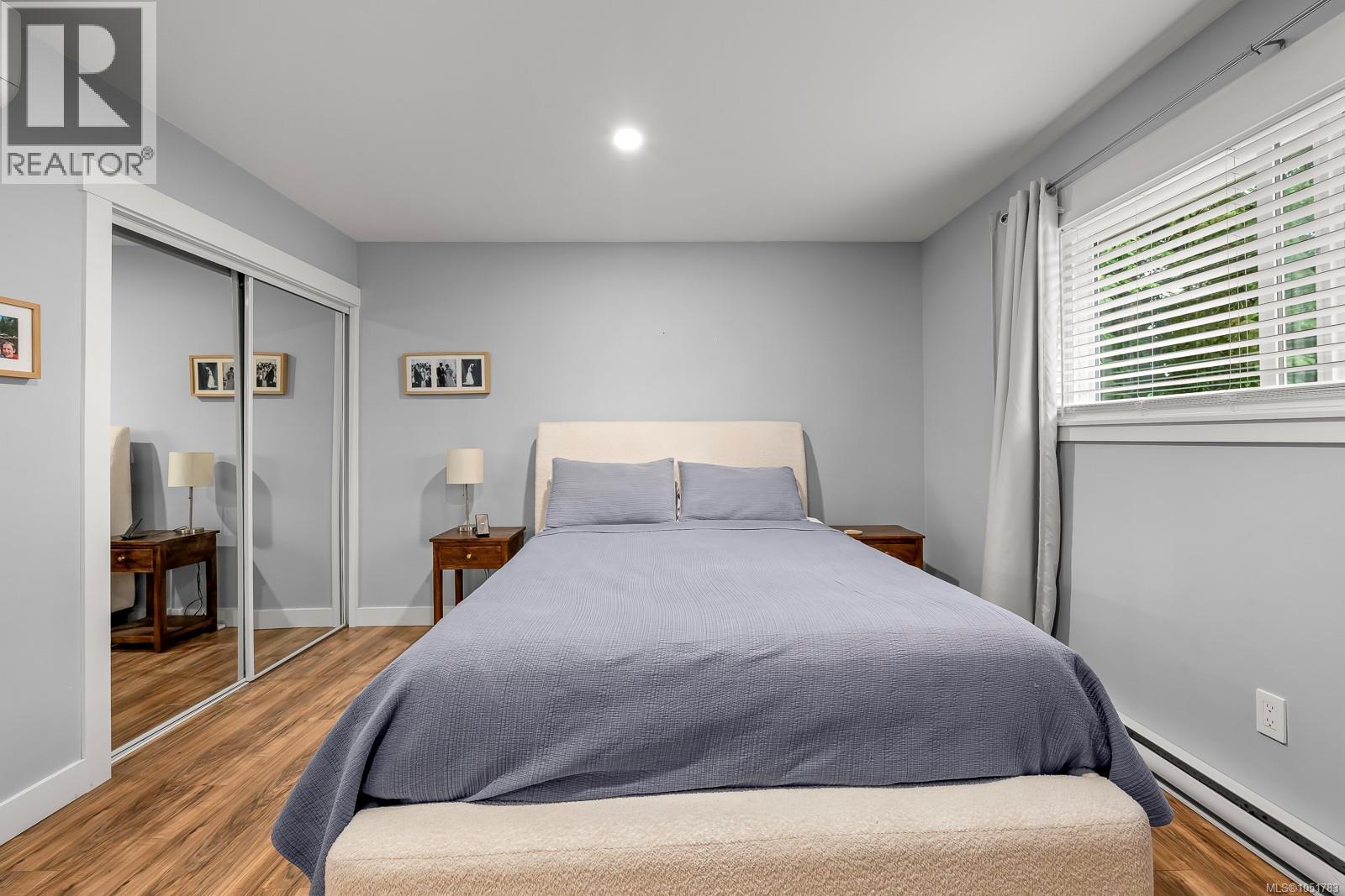 554 Cormorant St - 23