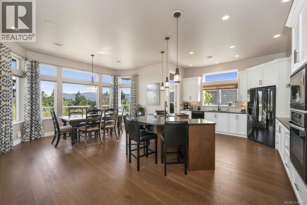 721 Country Club Dr, Cobble Hill - Image 1
