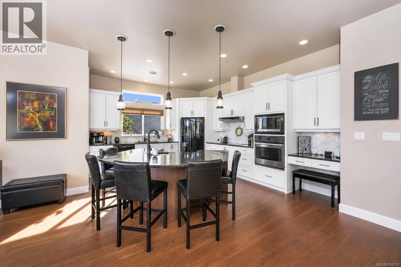 721 Country Club Dr, Cobble Hill - Image 1