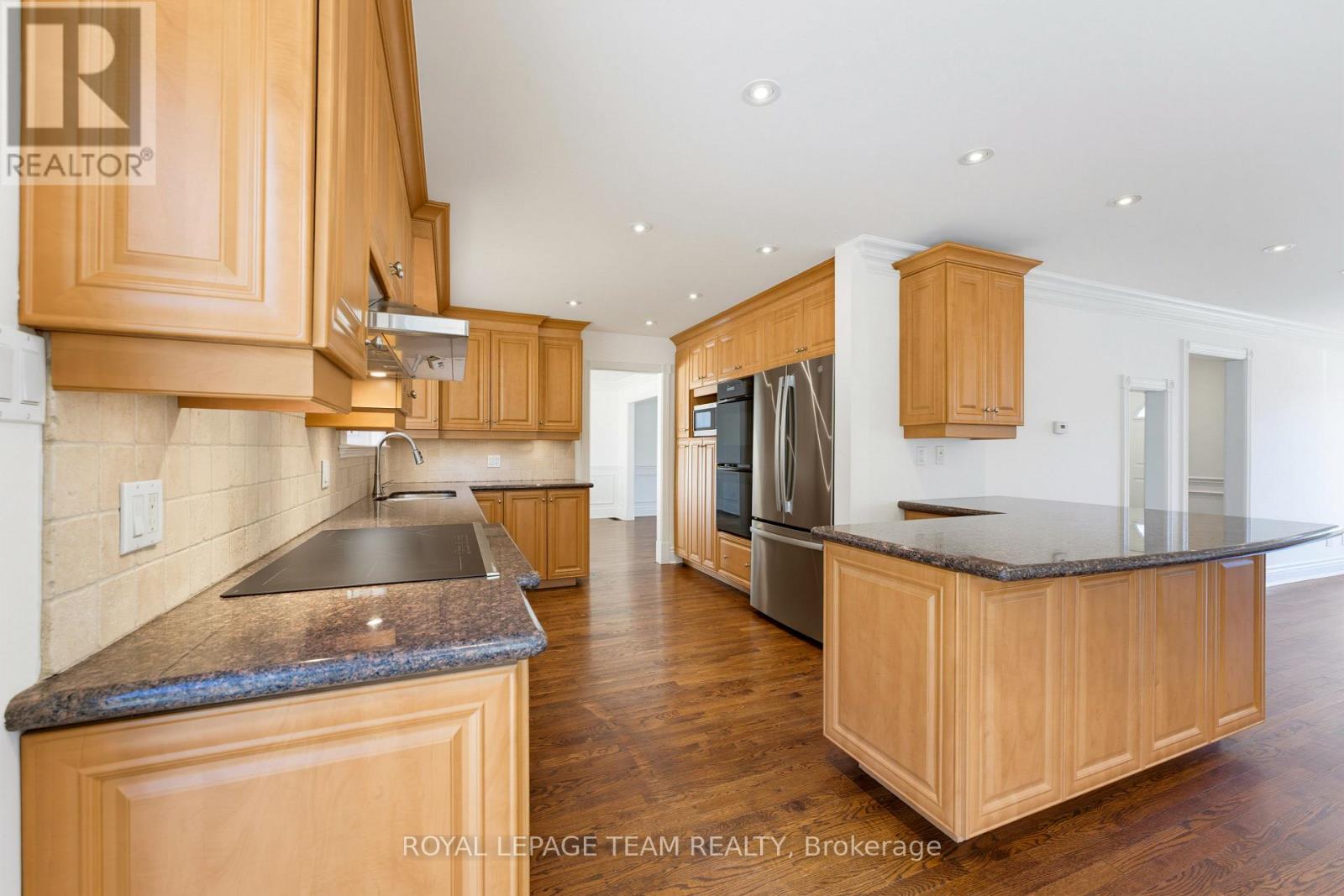 35 Mohawk Crescent — photo 12