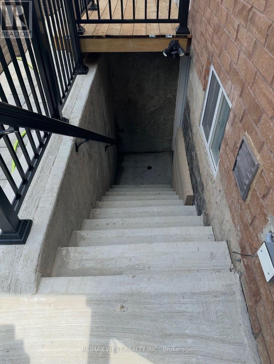 5 BRYONY ROAD, Brampton (Northwest Brampton) — photo 2