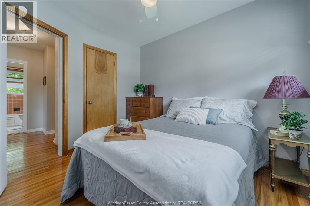 1049 BUCKINGHAM ROAD - 17