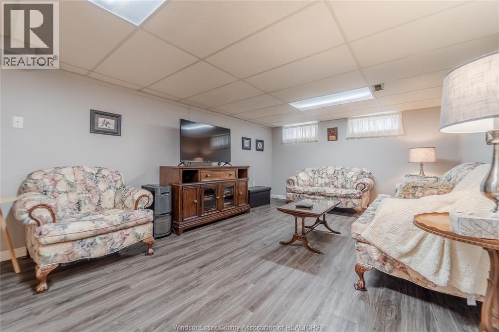 1049 BUCKINGHAM ROAD - 26