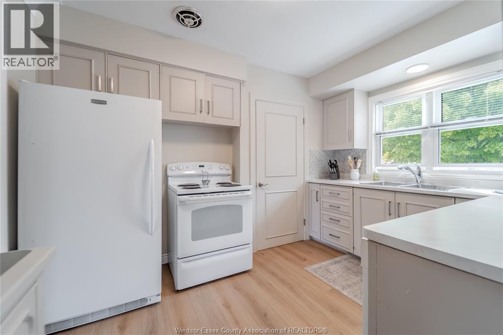 1049 BUCKINGHAM ROAD - 11